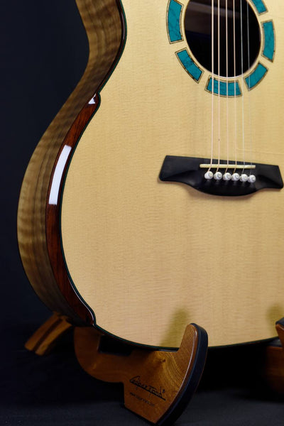 Hozen Guitars Blue Label | Deep OM Sitka Flamed Walnut |  #134 | VIFWCSB4Z